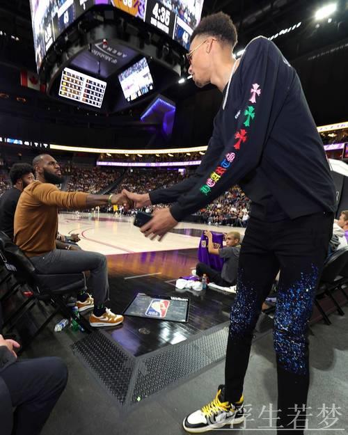 文班亚马谈血栓伤病感受：我哭了，情绪崩溃了五分钟